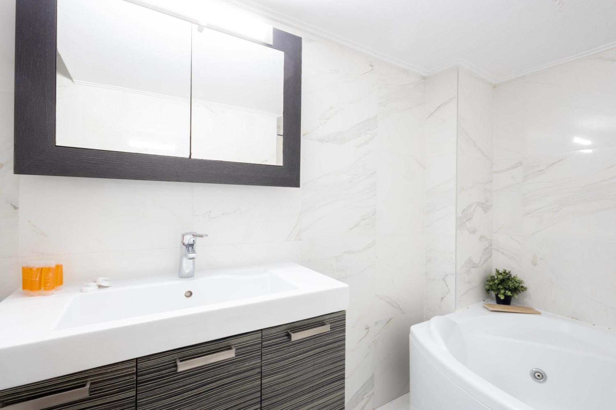 A Luxury & Comfortable Apt In Атина Екстериор снимка