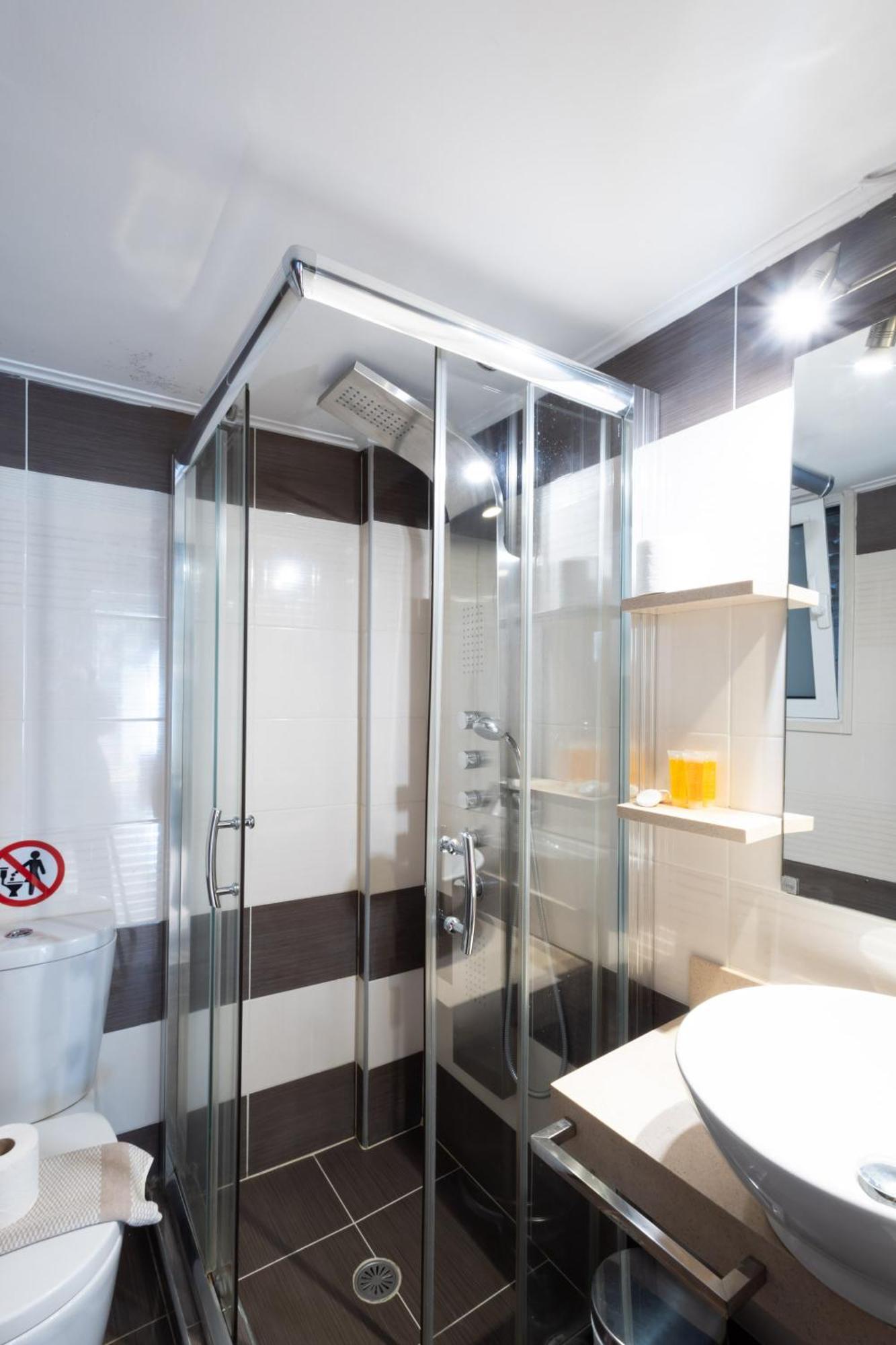 A Luxury & Comfortable Apt In Атина Екстериор снимка