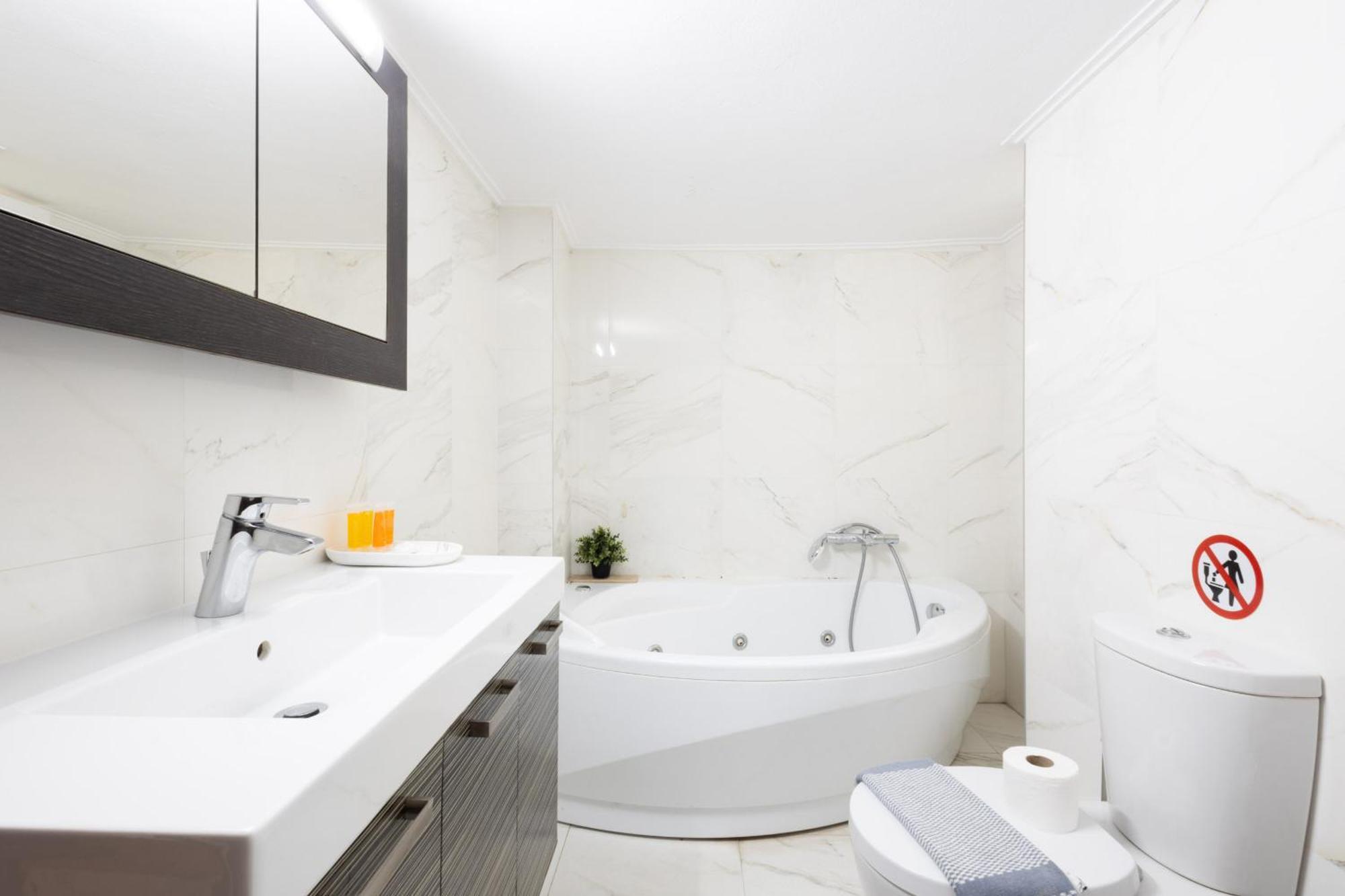 A Luxury & Comfortable Apt In Атина Екстериор снимка