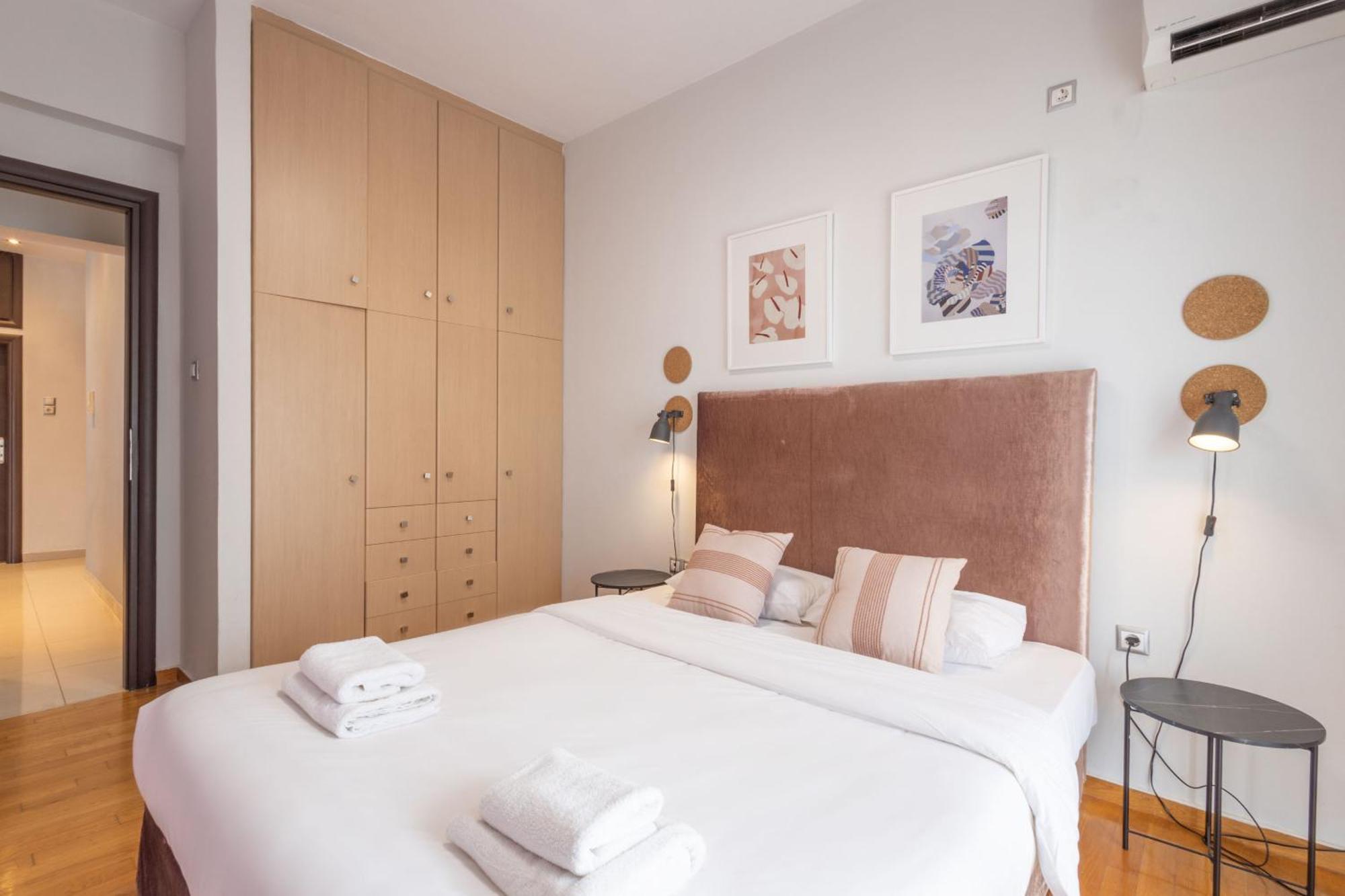 A Luxury & Comfortable Apt In Атина Екстериор снимка